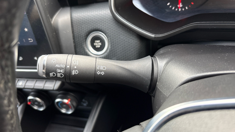 Renault Clio 1.0 TCe 100 Iconic 5dr Petrol Hatchback